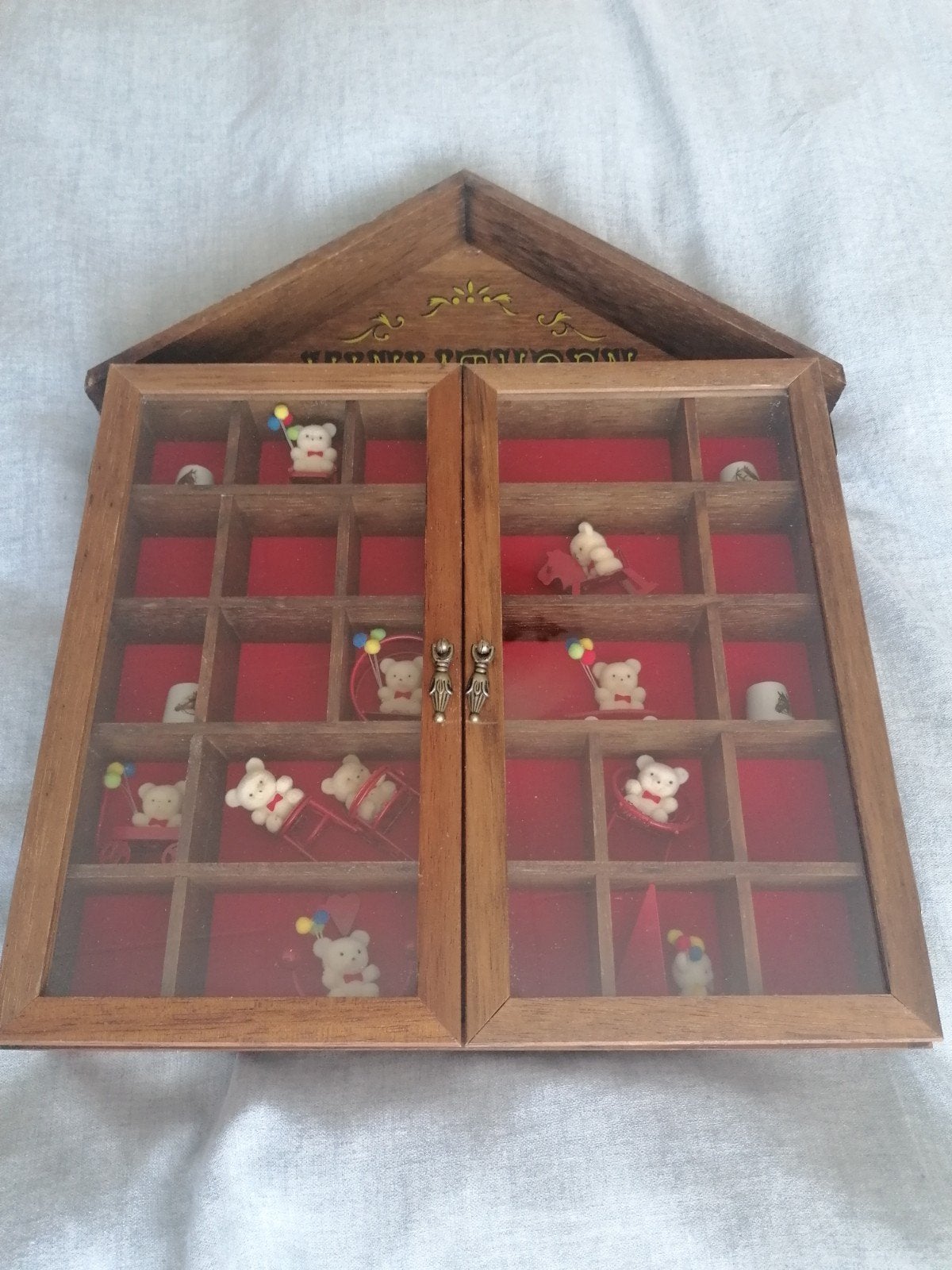Vintage Miniatuur Vitrinekast met Beertjes, Ophalen of Verzenden, Gebruikt