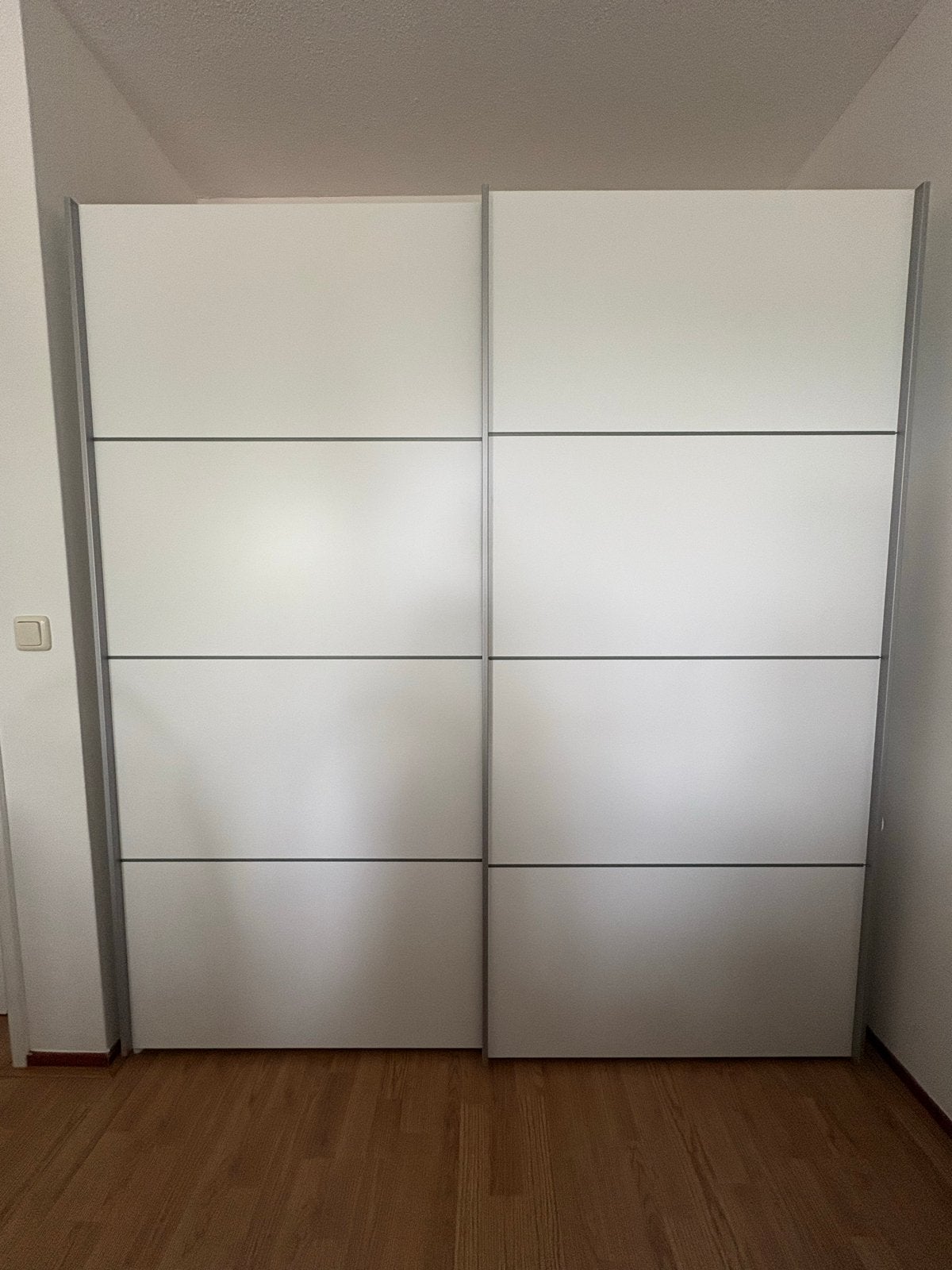 Witte linnenkast (kledingkast) met hang- en leggedeelte, Ophalen, Overige materialen, Met deur(en), Gebruikt