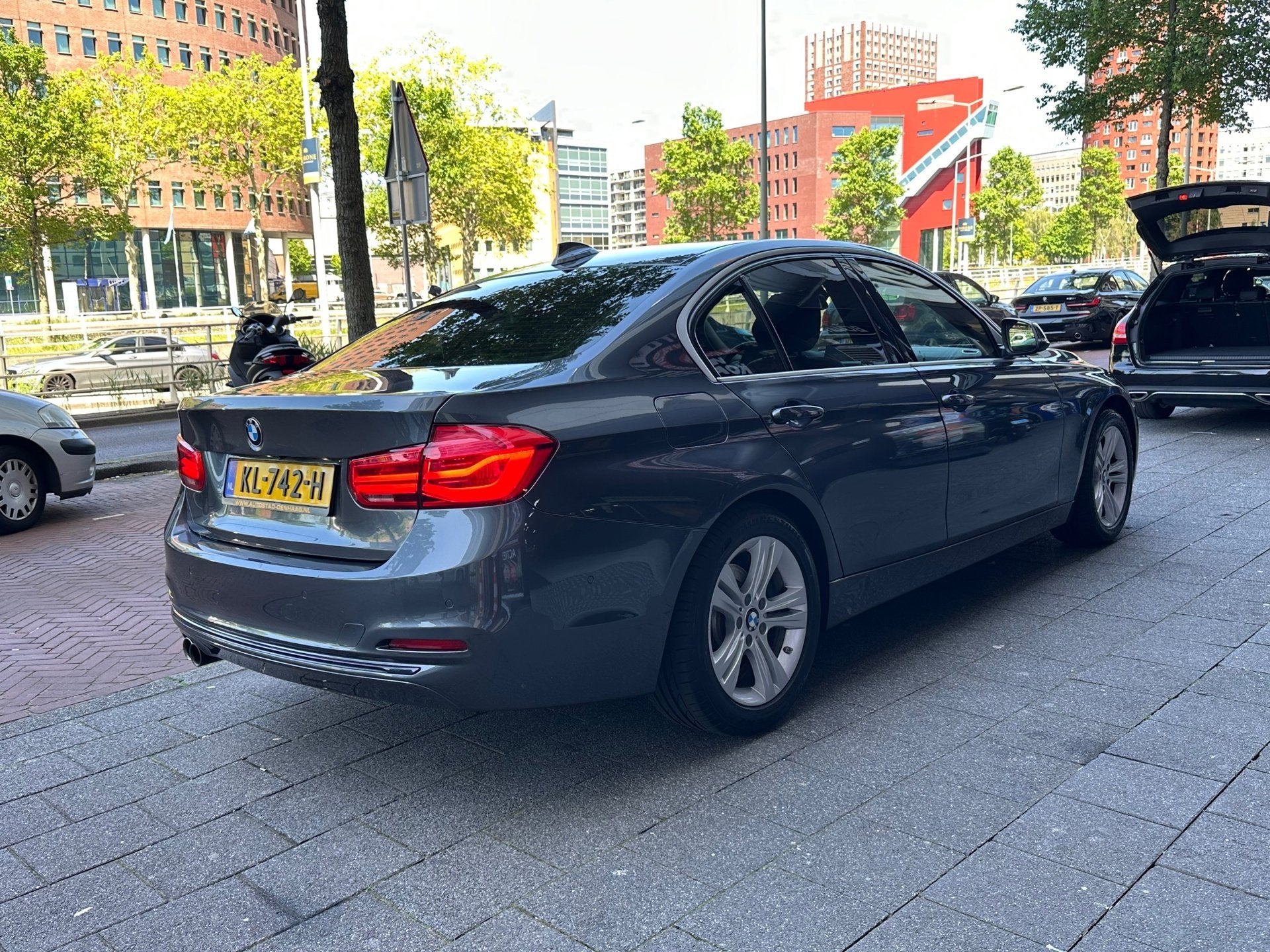 BMW 3-serie 330e Centennial High Executive Leer Navi Camera, Auto's, Automaat, 1998 cc, Achterwielaandrijving, Gebruikt