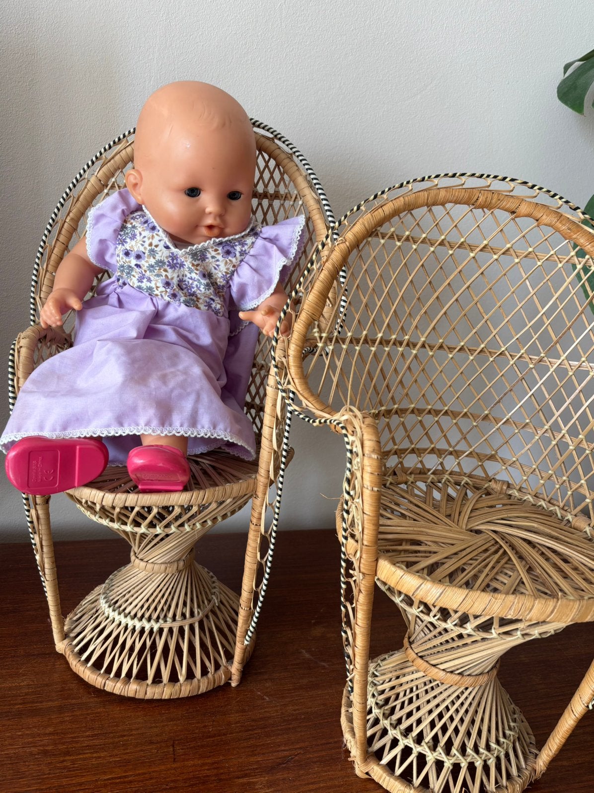 Twee keer vintage rieten poppenstoel, Ophalen of Verzenden, Zo goed als nieuw, Poppenhuis