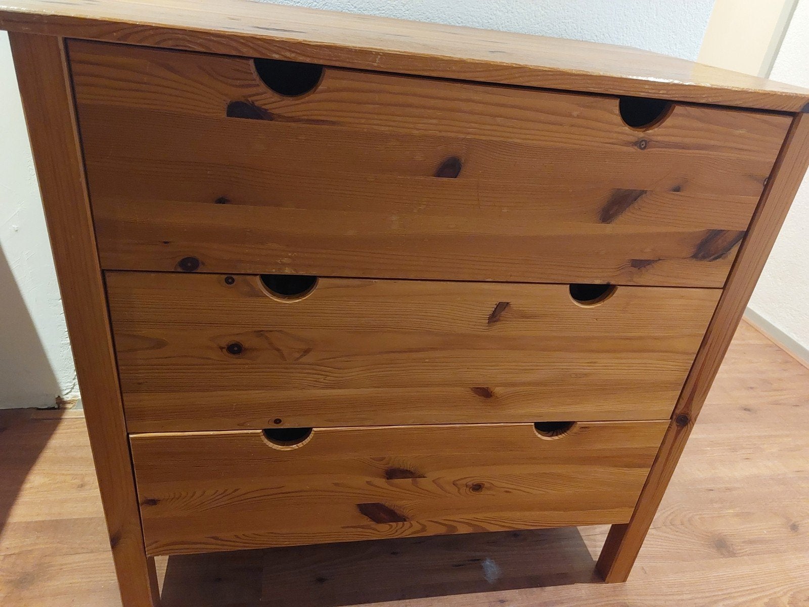 Houten ladekast met 3 lades