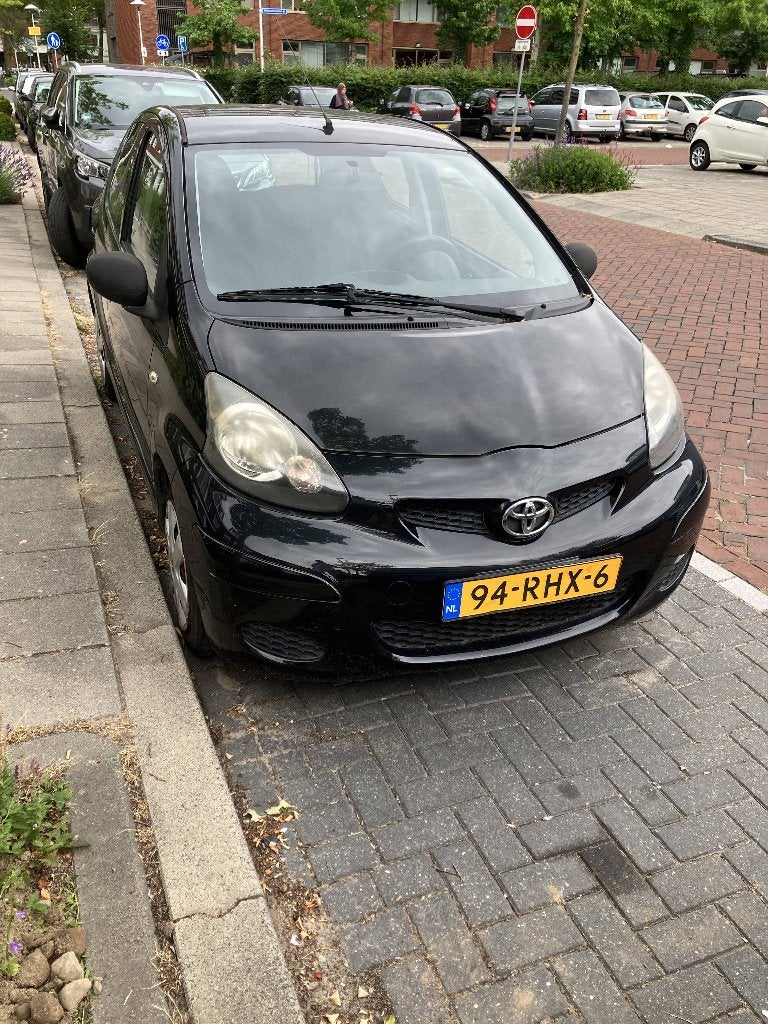 Toyota Aygo 1.0 5DRS Zwart - 2011 | 137.000 km | Airco, Auto's, Voorwielaandrijving, Stof, Zwart, 4 stoelen