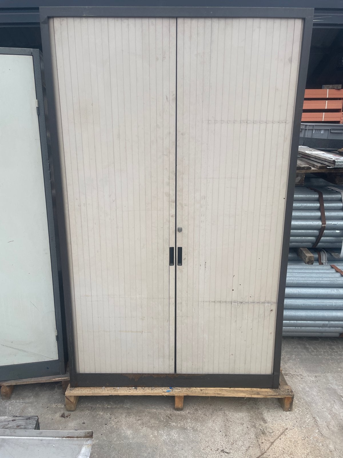 Kast met roldeuren 120x195x45 cm, Ophalen, Gebruikt, 100 tot 150 cm, Meerdere deuren