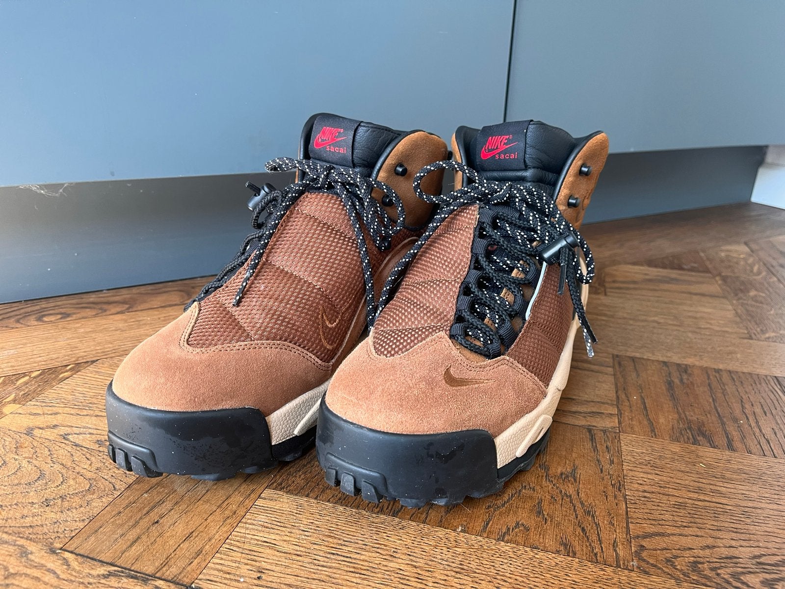 sacai x Nike Magmascape 'Light British Tan' - Maat 44, Ophalen of Verzenden, Zo goed als nieuw, Bruin, Sneakers of Gympen
