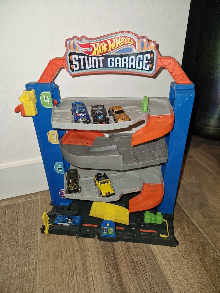 Hot wheels city stuntgarage, Ophalen, Racebaan, Zo goed als nieuw, Hot Wheels