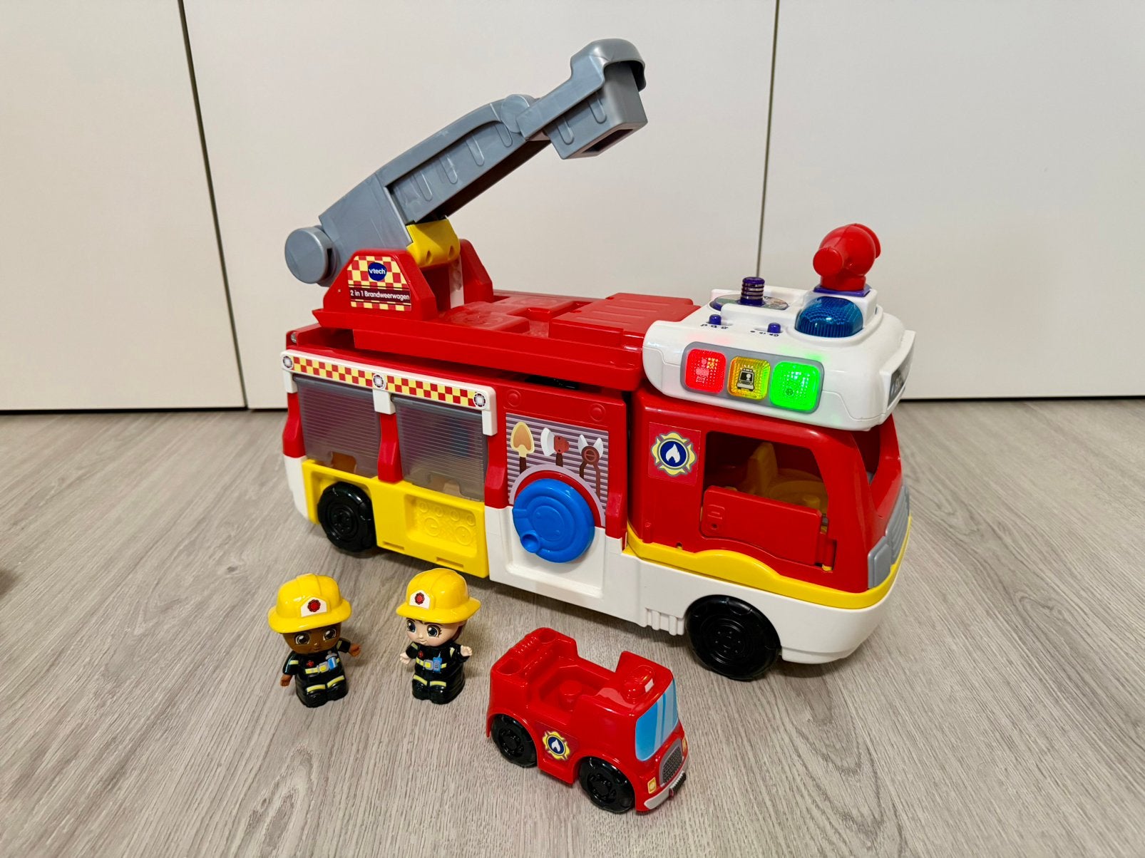 VTech Vrolijke Vriendjes 2 in 1 Brandweerwagen, Ophalen, Zo goed als nieuw