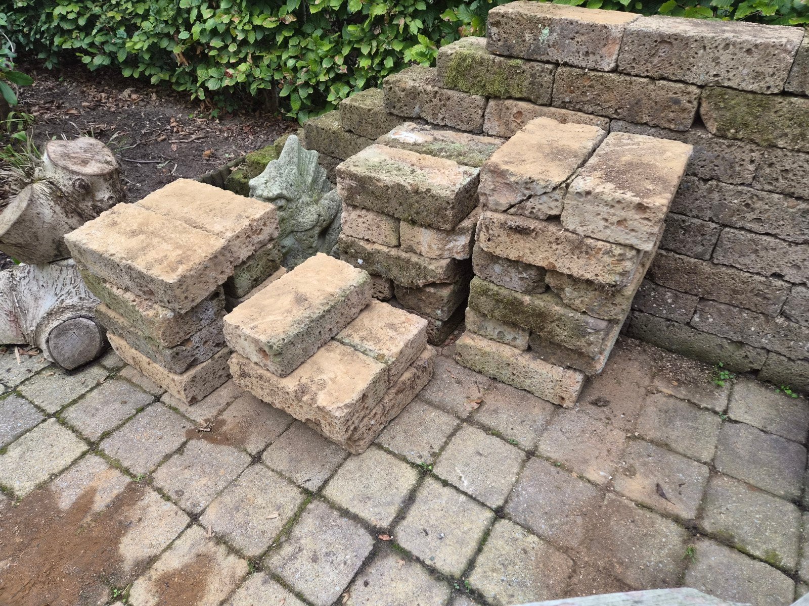 37 Tufstenen (3 gebroken) 38x20x11cm - Gratis af te halen