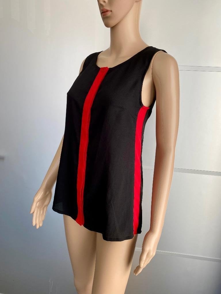 G393 Nikkie mt. 34=XS top blouse rood/zwart, Ophalen of Verzenden, Zo goed als nieuw, Nikkie, Zonder mouw
