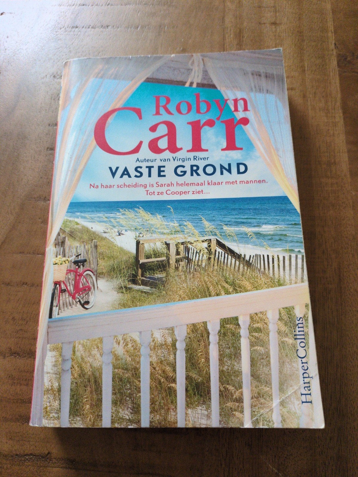 Robyn Carr - Vaste Grond (Paperback), Ophalen of Verzenden, Zo goed als nieuw, Robyn Carr, Nederland