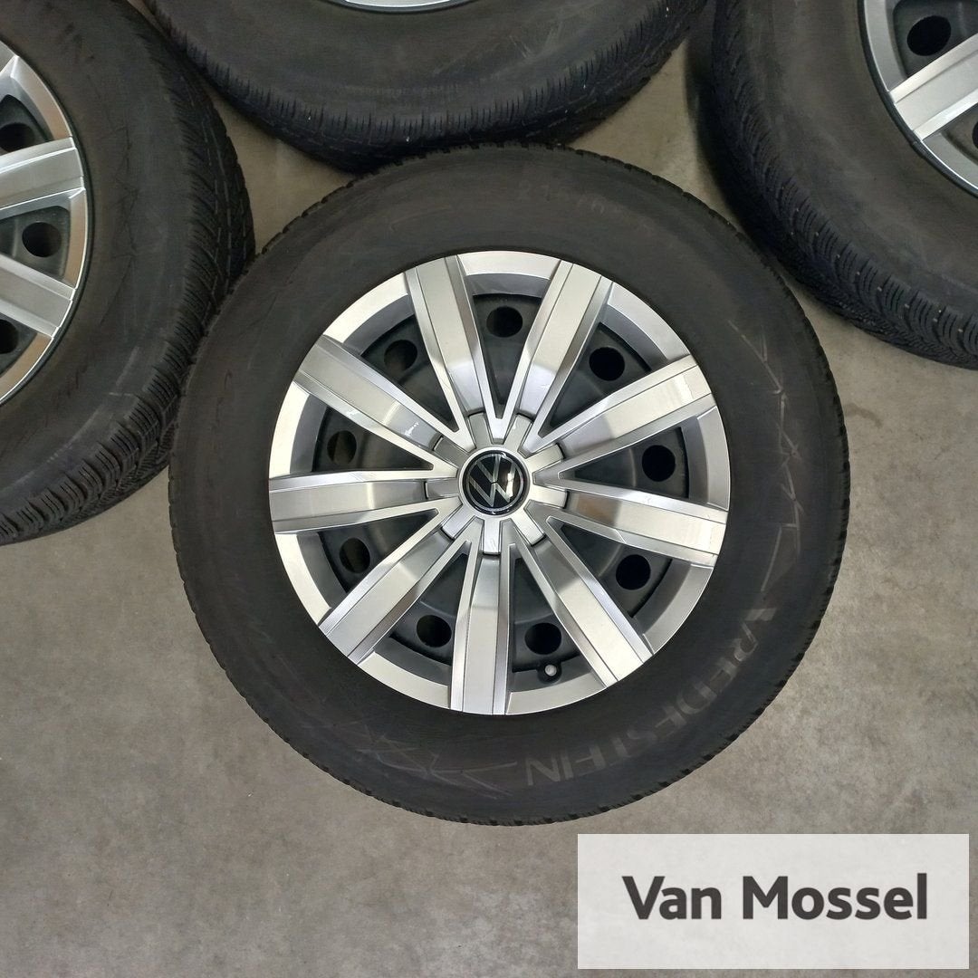 Volkswagen Tiguan Vredestein Wintrac PRO 215/65/R17 99H, Auto-onderdelen, Banden en Velgen, -, -, Banden en Velgen, 17 inch