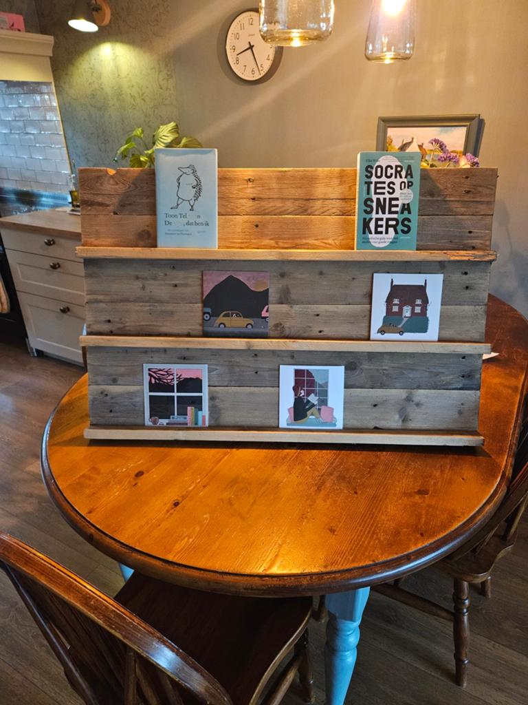 Unieke houten boekenstandaard / display van steigerhout, Ophalen, Met plank(en), Gebruikt, Rustiek, Gerecycled, Handgemaakt