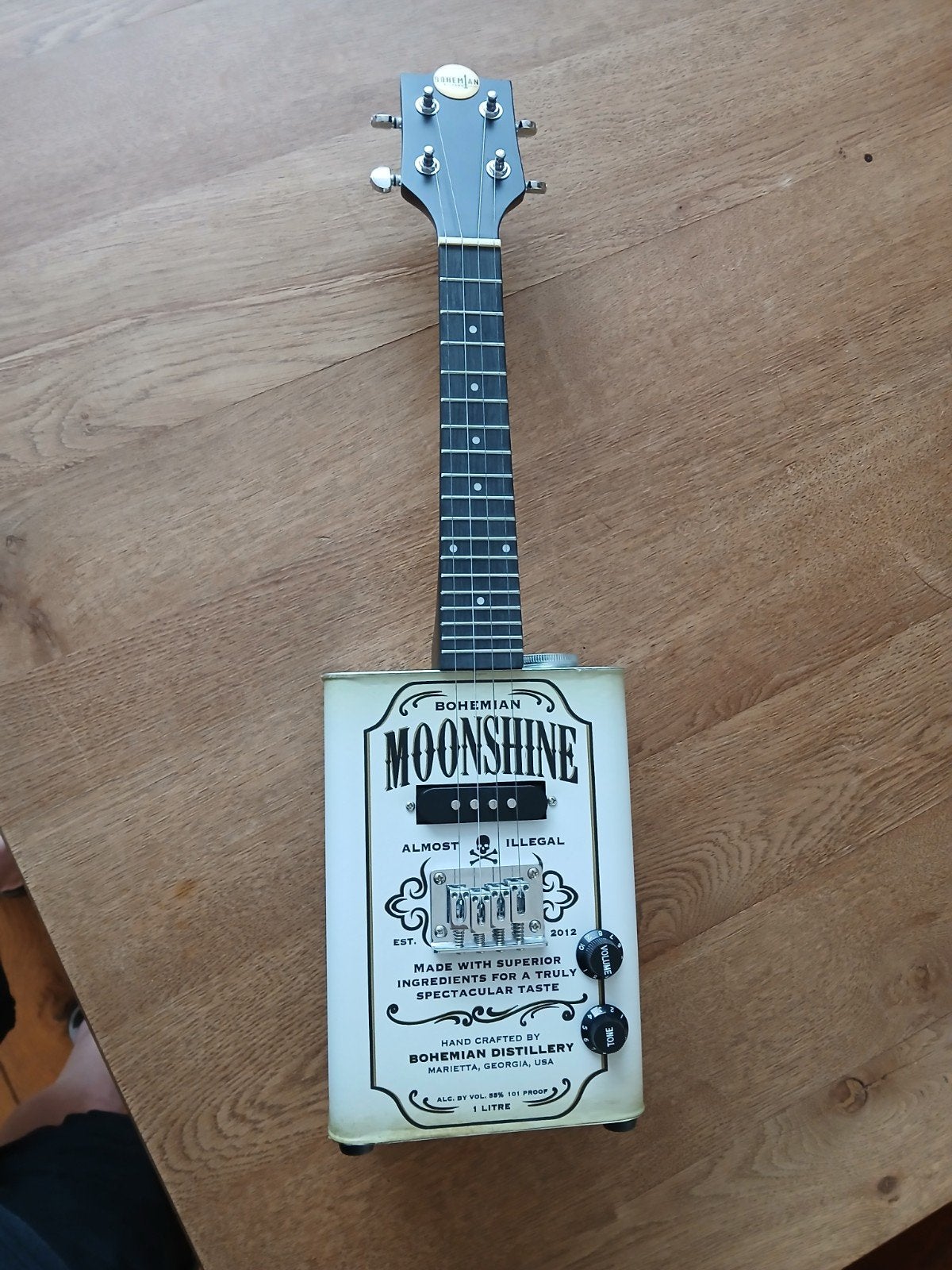 Bohemian Moonshine Cigar Box ukelelle - Uniek en Speelklaar, Ophalen of Verzenden, Zo goed als nieuw, Solid body, Overige merken