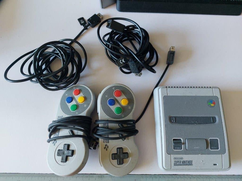 SNES Mini, Spelcomputers en Games, Ophalen of Verzenden, Gebruikt, Met 2 controllers