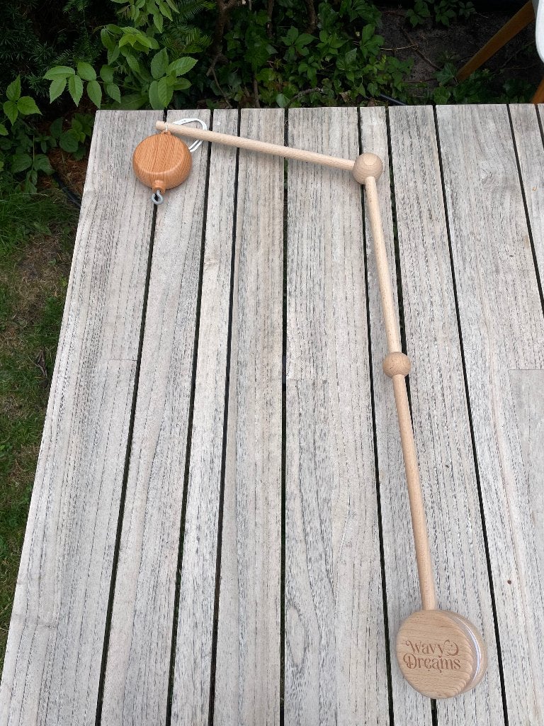 Houten mobielhouder voor box met muziekboxje, Ophalen of Verzenden, Zo goed als nieuw, Rond