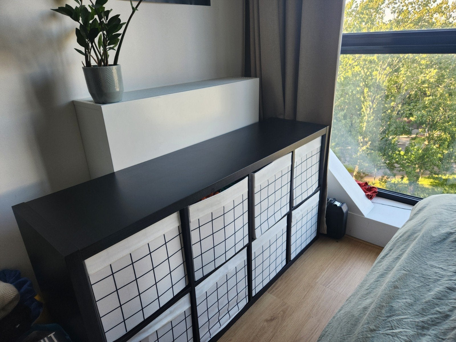 IKEA Kallax kast zwart met 8 vakken en opbergmanden, Ophalen, Zo goed als nieuw