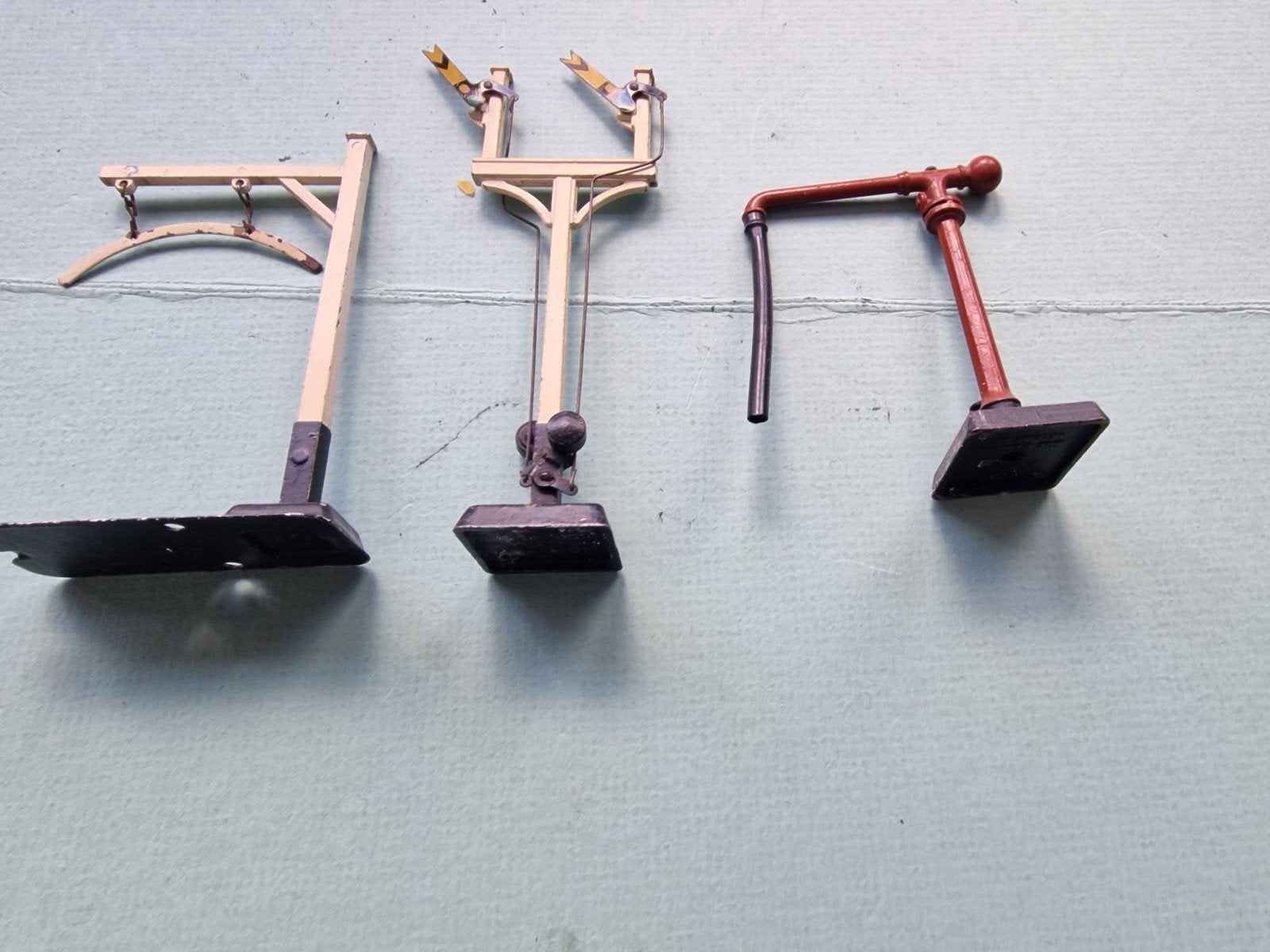 Hornby 3 items: Waterkraan, uithangbord en armsein, Ophalen of Verzenden, Gebruikt, Trein, Overige typen