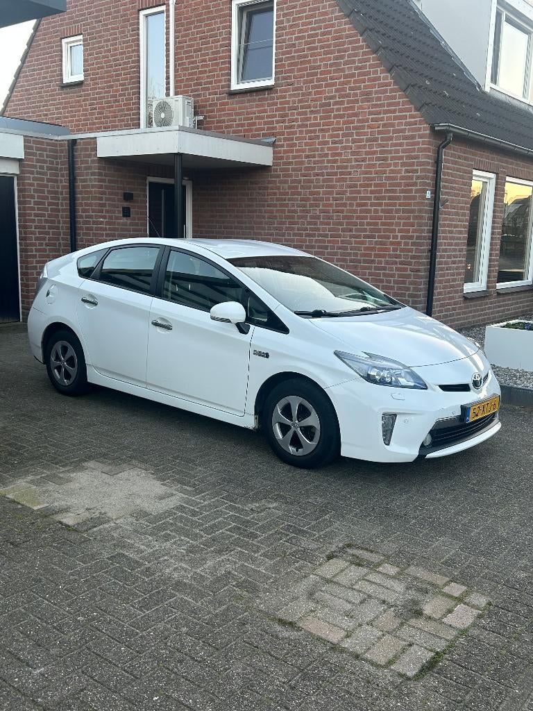 Toyota Prius 1.8 Plug-in Hybrid Dynamic Business, Auto's, Toyota, Automaat, Euro 5, Achterwielaandrijving, Zwart