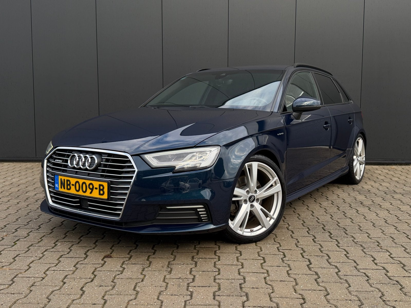 Audi A3 1.4 Tfsi 204pk E-tron Virtual/S-Line/trekhaak/keyles, Zwart, 4 cilinders, Blauw, Leder en Stof