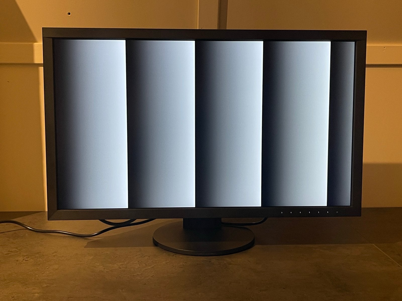 Foto 7 van EIZO ColorEdge CS2740 27 inch 4K monitor GEKALIBREERD