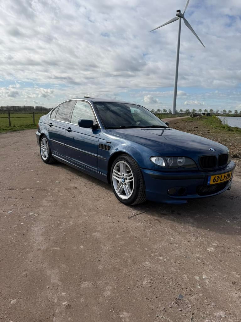 Bmw 330i, Automaat, Achterwielaandrijving, Zwart, Blauw