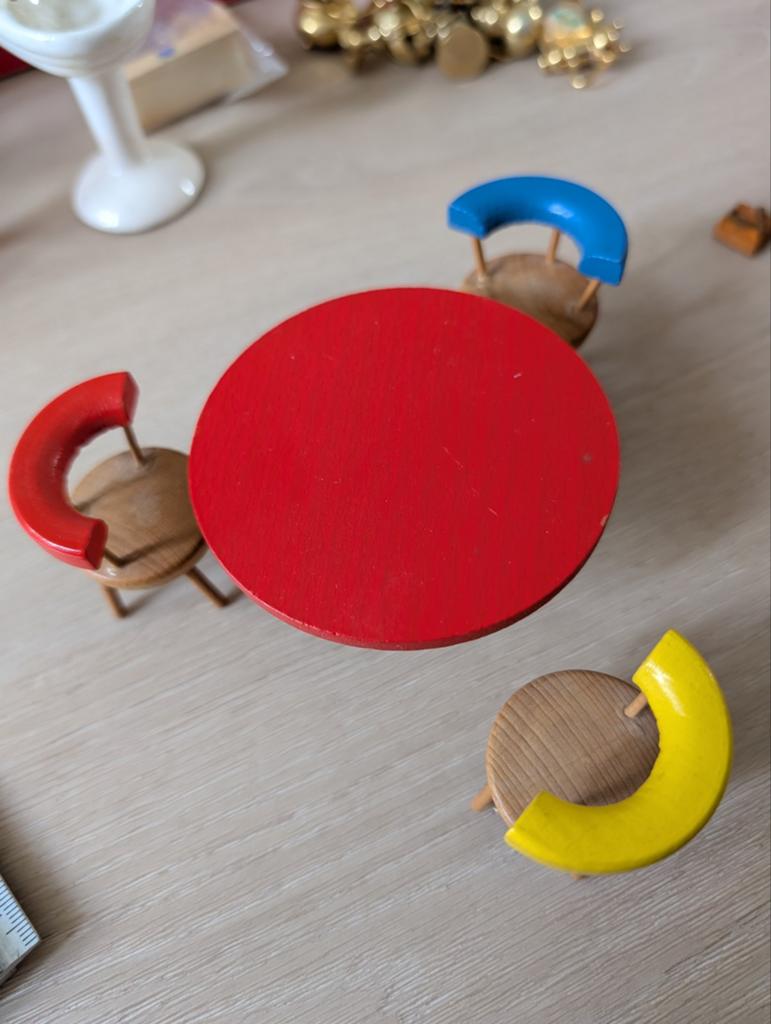 Miniatuur tafel met stoeltjes - poppenhuis meubels, Ophalen of Verzenden, Gebruikt, Jongen of Meisje