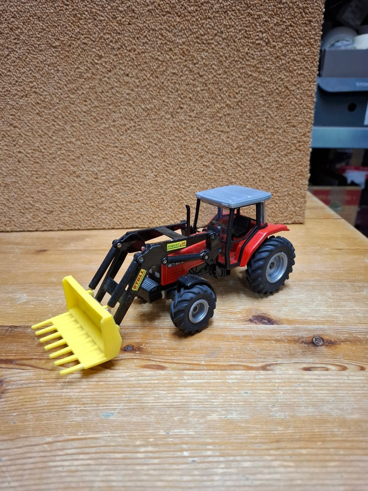 Siku MF 4270 met voorlader, Ophalen of Verzenden, Gebruikt, Tractor of Landbouw, SIKU