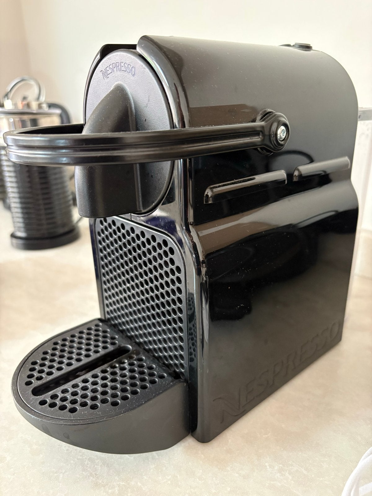 Nespresso Magimix koffiemachine met melkopschuimer, Gebruikt, Koffiemachine, Ophalen of Verzenden, 2 tot 4 kopjes