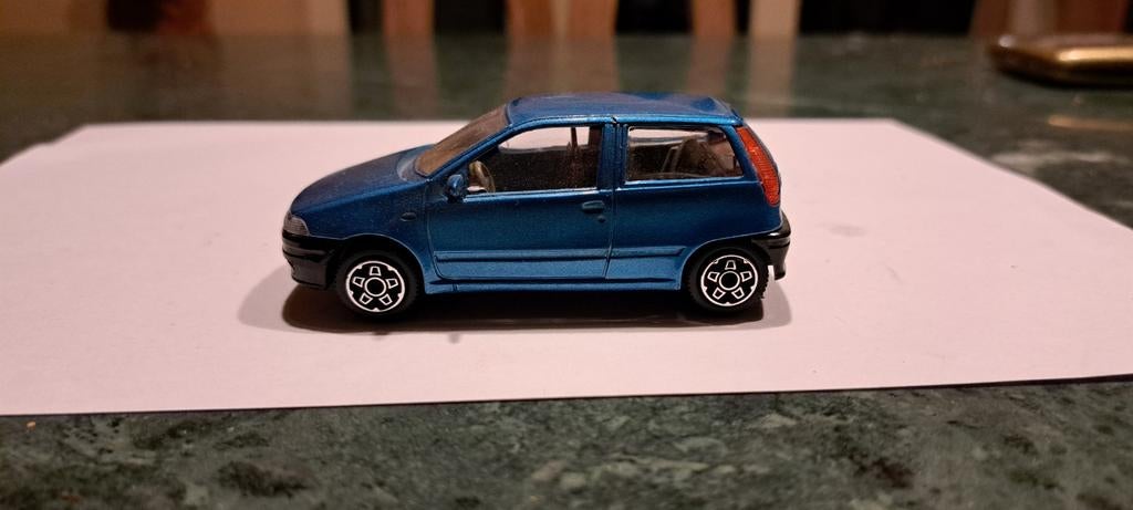 Fiat punto 1:43, Hobby en Vrije tijd, Modelauto's | 1:43, Ophalen of Verzenden, Auto, Overige merken