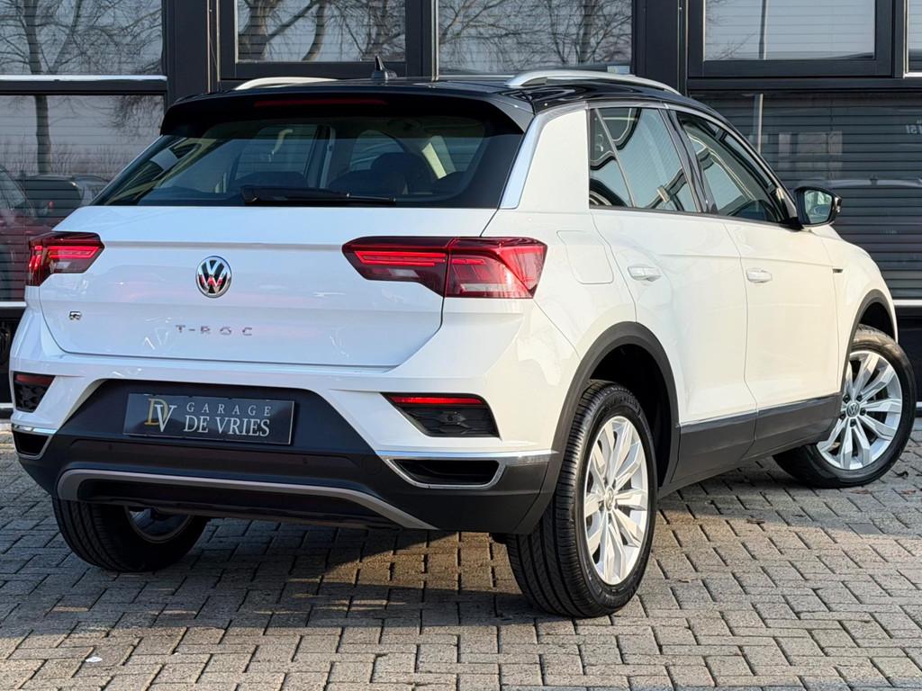 Volkswagen T-Roc 1.5 TSI Sport Business DSG R-Line ACC CarPl, Zwart, 4 cilinders, 150 pk, Leder en Stof