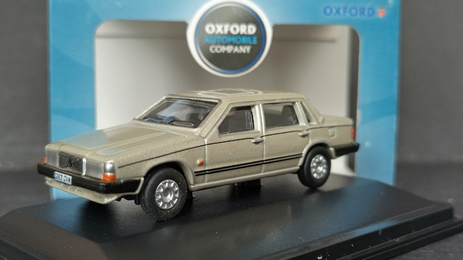 Volvo 760 Gold Metallic 1:76 Oxford Diecast Pol, Hobby en Vrije tijd, Auto, Verzenden, ., Nieuw