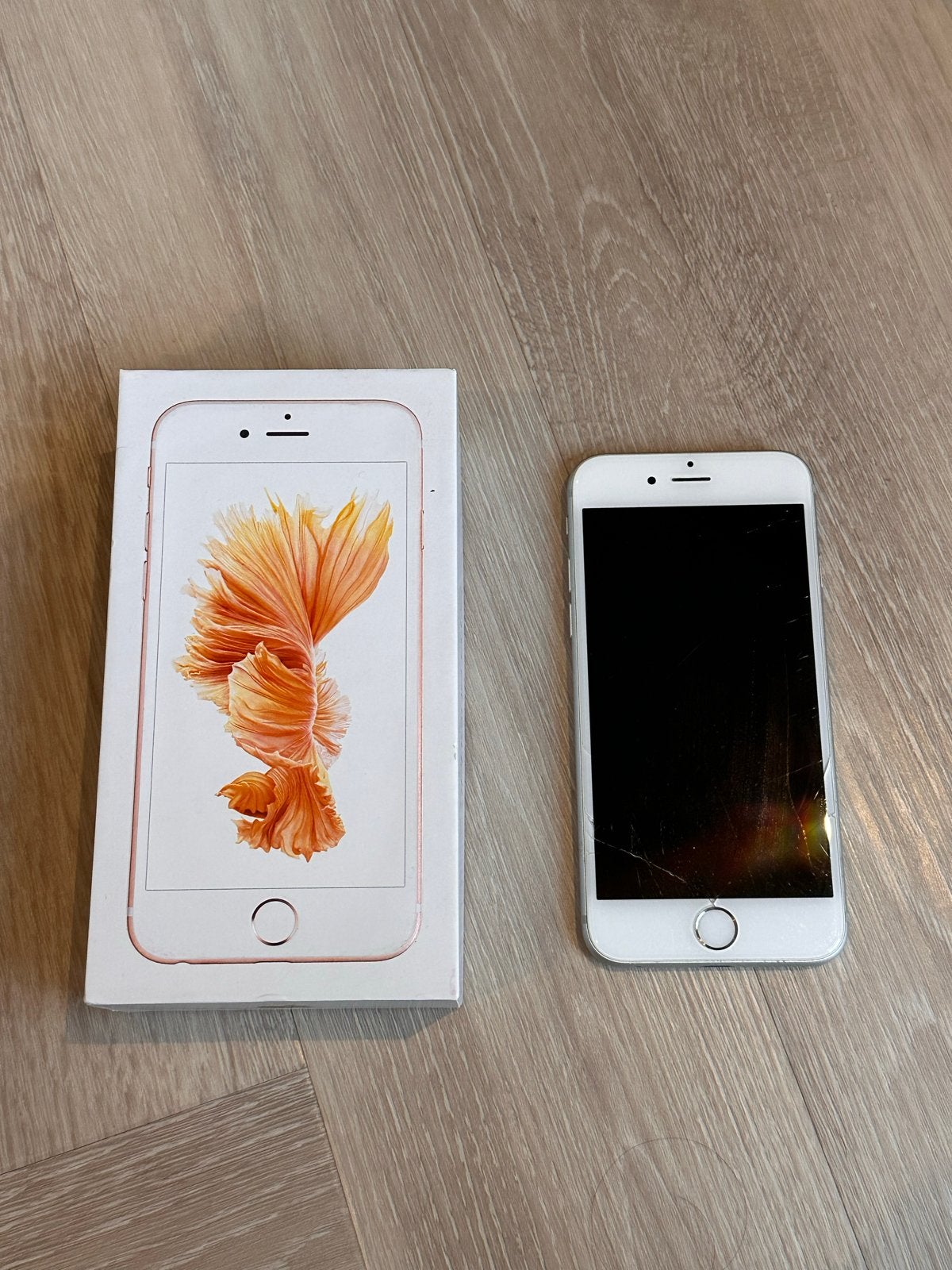 iPhone 6S 32GB wit - barst in scherm, werkt prima, Telecommunicatie, Mobiele telefoons | Apple iPhone, Ophalen, Gebruikt, Wit