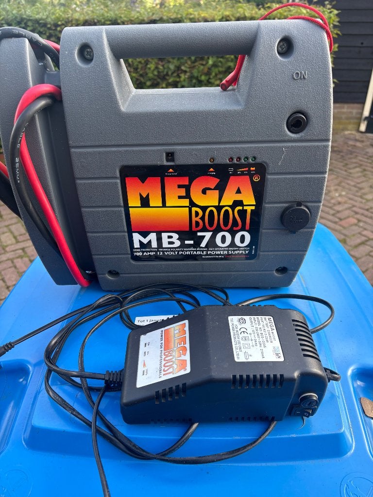 Startbooster Mega Boost MB 700, Ophalen of Verzenden, Gebruikt