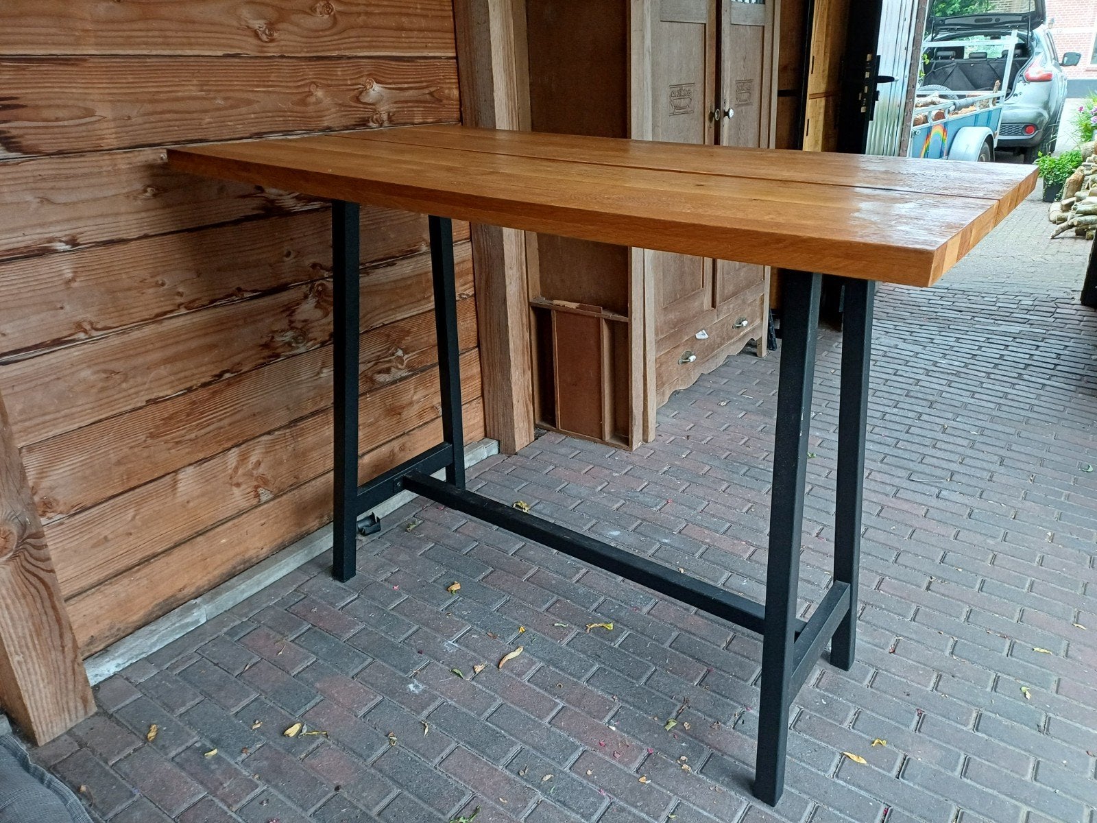 Industriële sta/bartafel met houten blad en stalen onderstel, Ophalen