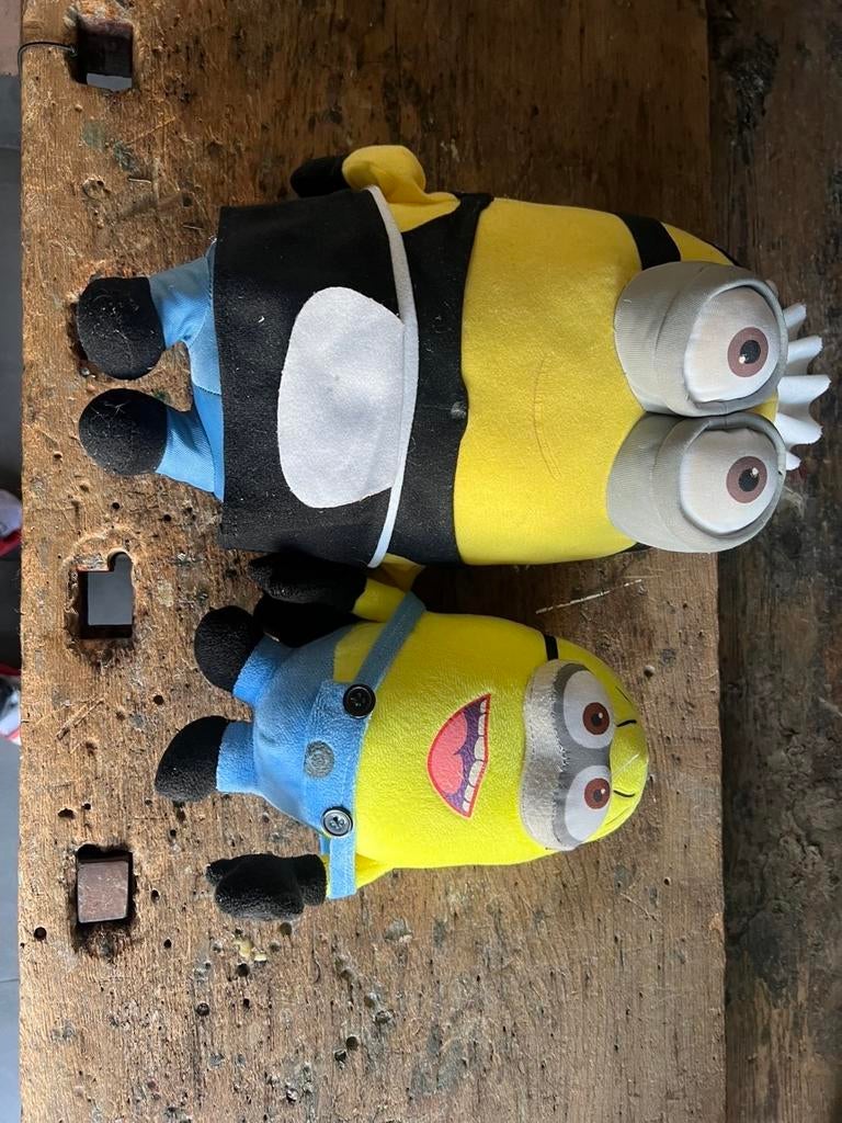 Twee Minion knuffels, Gebruikt, Overige typen, Ophalen of Verzenden, Middelgroot (20 tot 80 cm)
