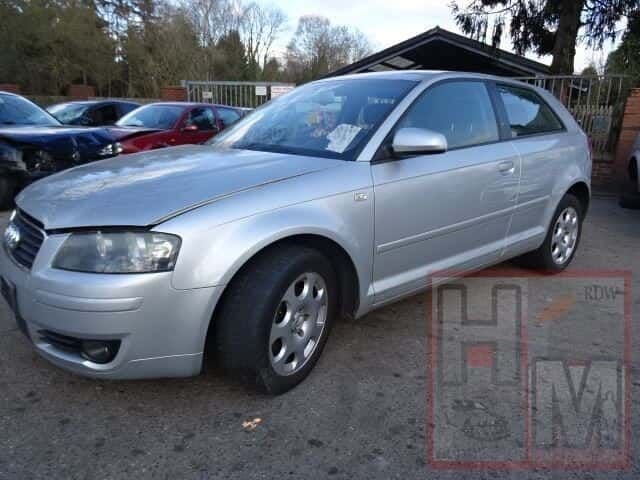 Audi a 3 8p bj 2004 1.6 benz voor demontage, Gebruikt, -, -, -