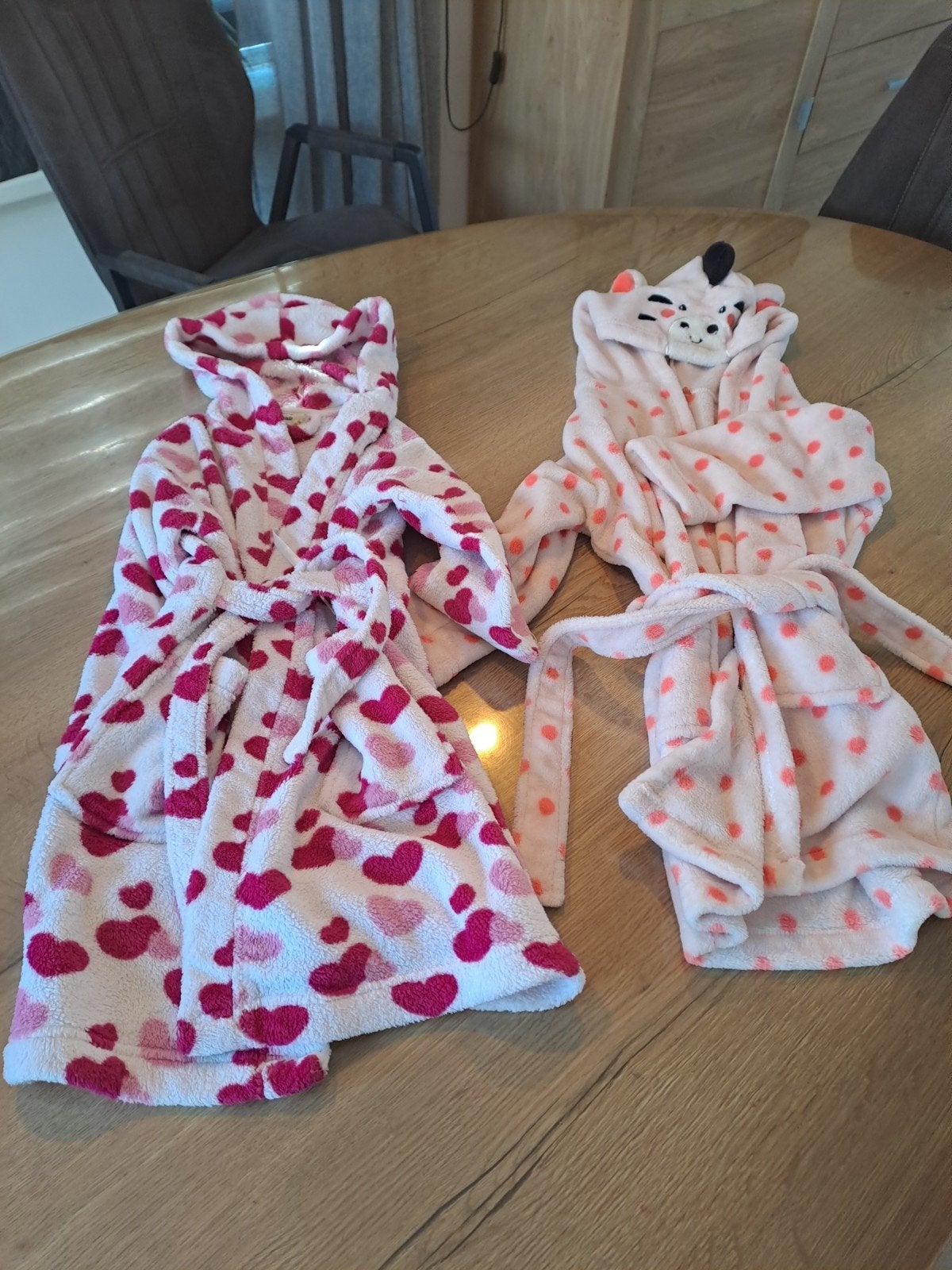 2 leuke meisjes badjassen, maat 110/116, Ophalen of Verzenden, Gebruikt, Meisje, Nacht- of Onderkleding