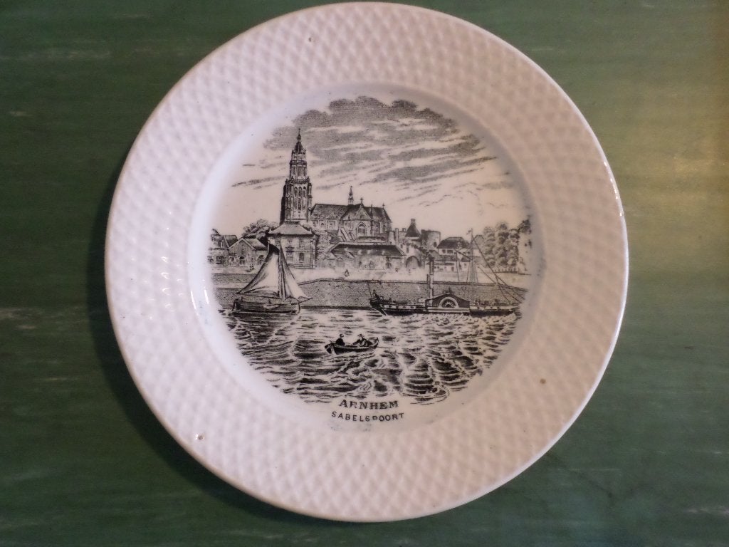 antiek Regout wandbordje Sabelspoort Arnhem, Ophalen of Verzenden
