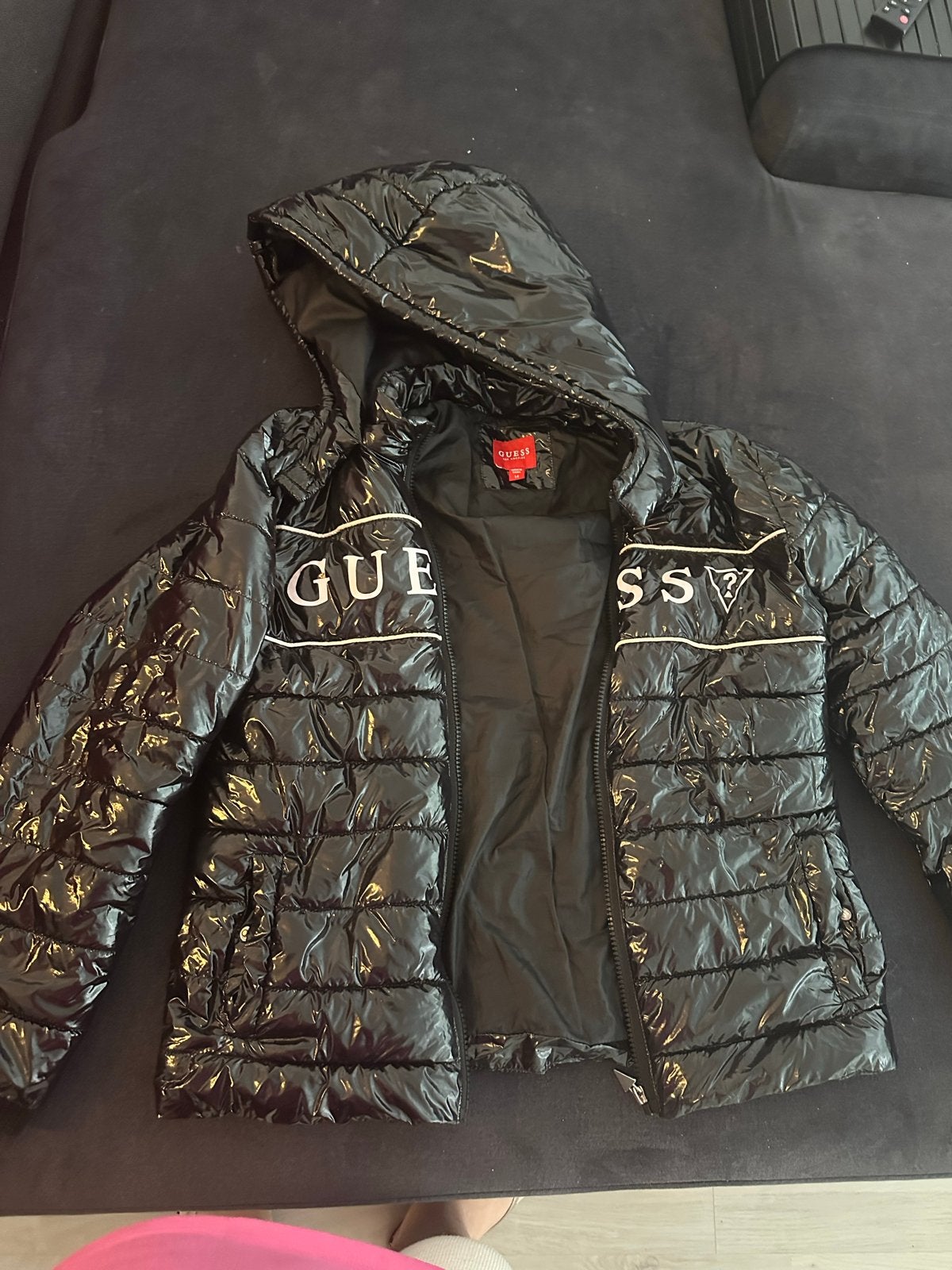 Guess Zwarte Glanzende Pufferjas Maat M, Ophalen of Verzenden, Zo goed als nieuw, Maat 38/40 (M), Zwart