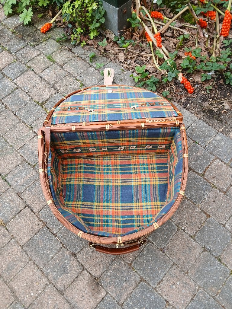 Picknickmand, Hobby en Vrije tijd, Picknickmanden, Ophalen, Zo goed als nieuw