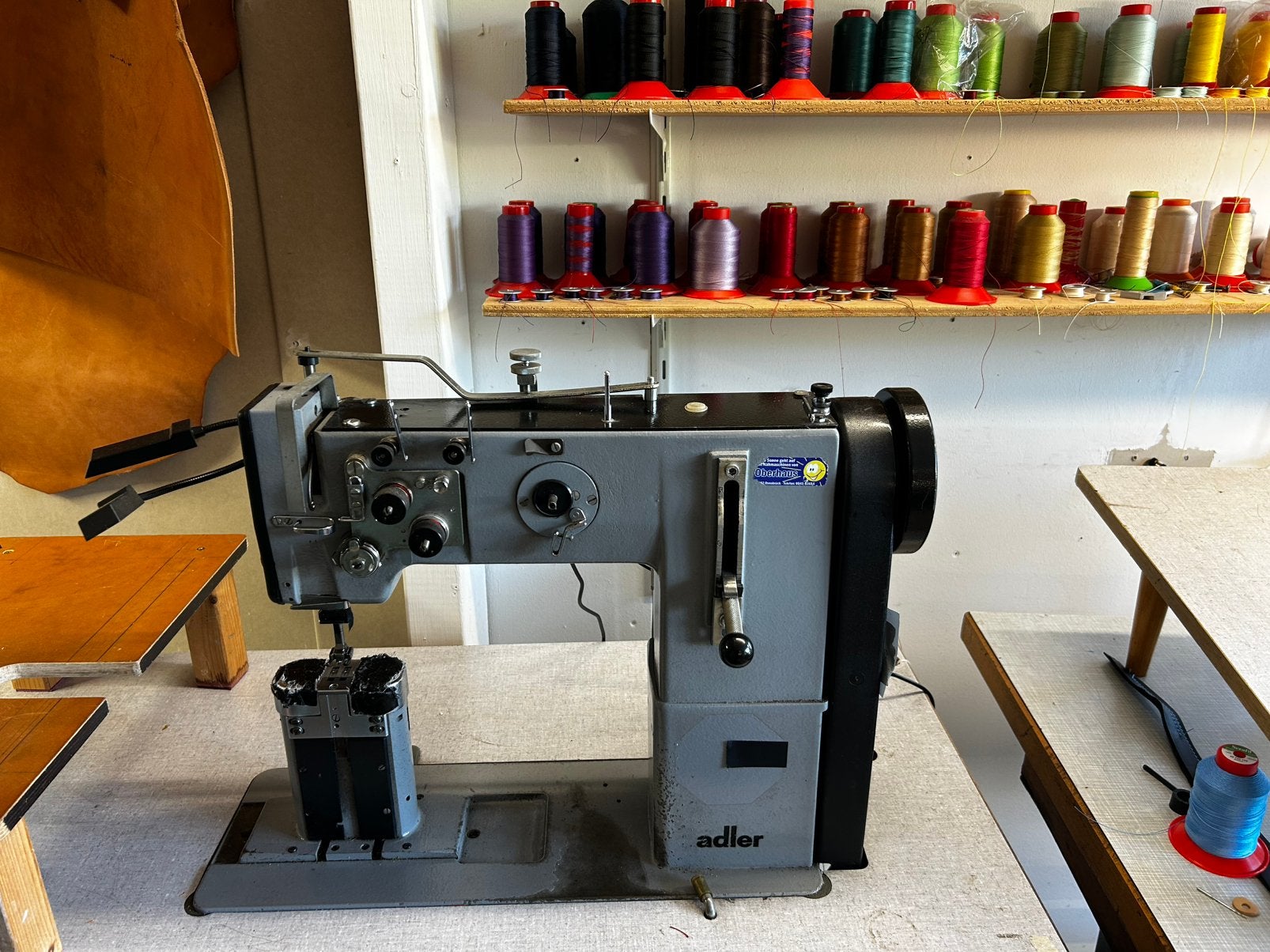 Adler 268 dubbelnaalds zuil naaimachine., Gebruikt, Naaimachine, Industrieel, Ophalen