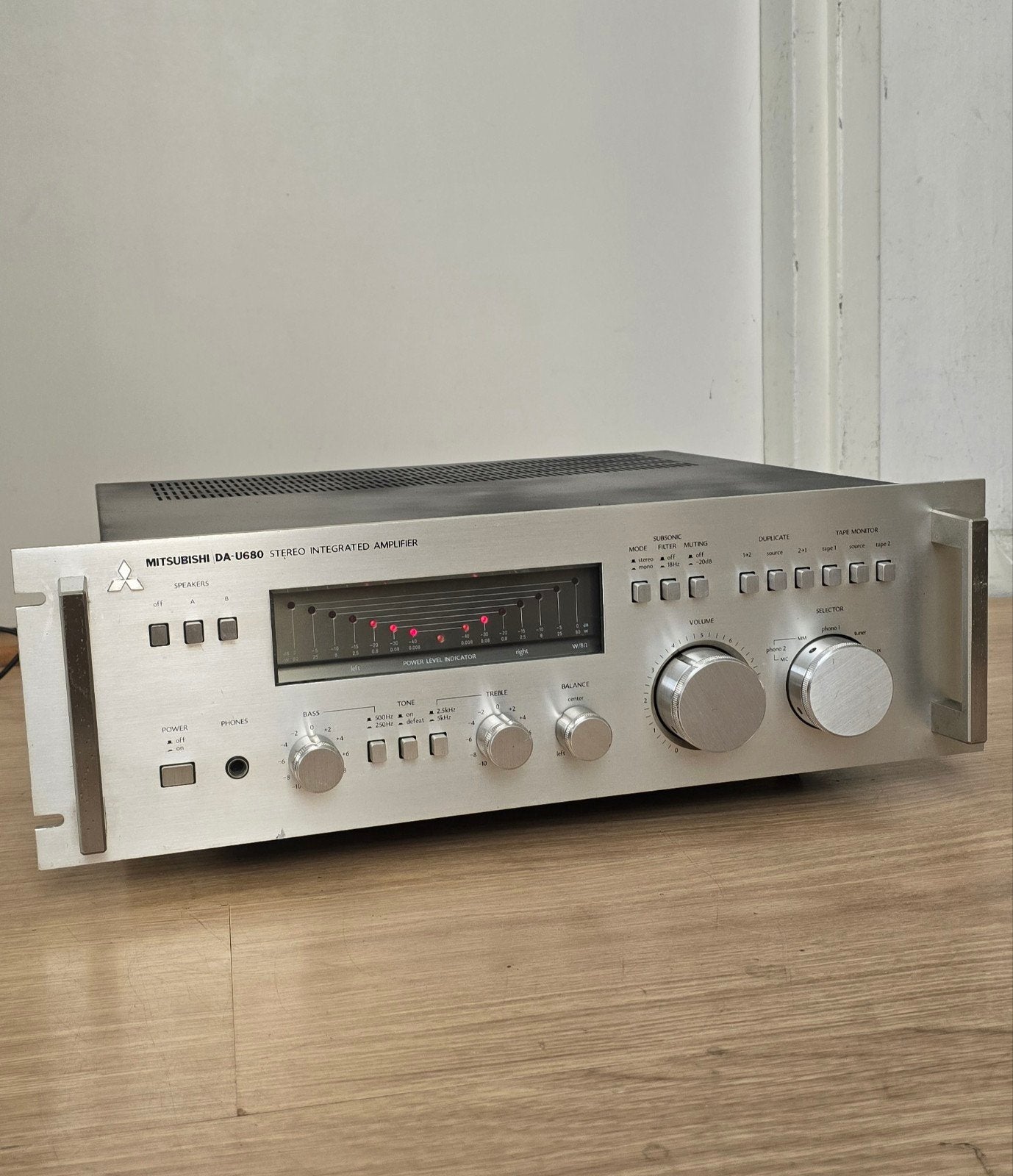 Mitsubishi DA-U680 Stereo Geïntegreerde Versterker