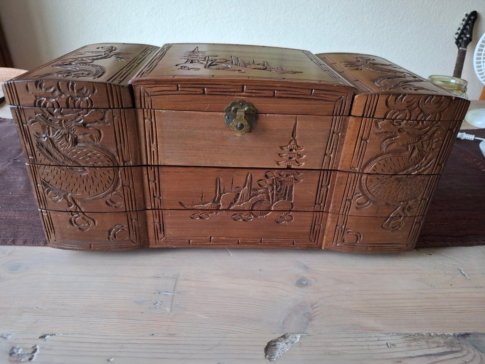 Chinese  gesneden houten juwelenkist, Ophalen of Verzenden, Minder dan 50 cm, Minder dan 50 cm