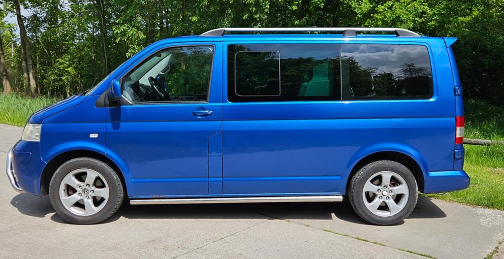 VW T5 Transporter DC 2.5 TDI 128KW 1.0 2004 dubbele cabine, Auto's, Bestelauto's, Voorwielaandrijving, Leder en Stof, 2100 kg