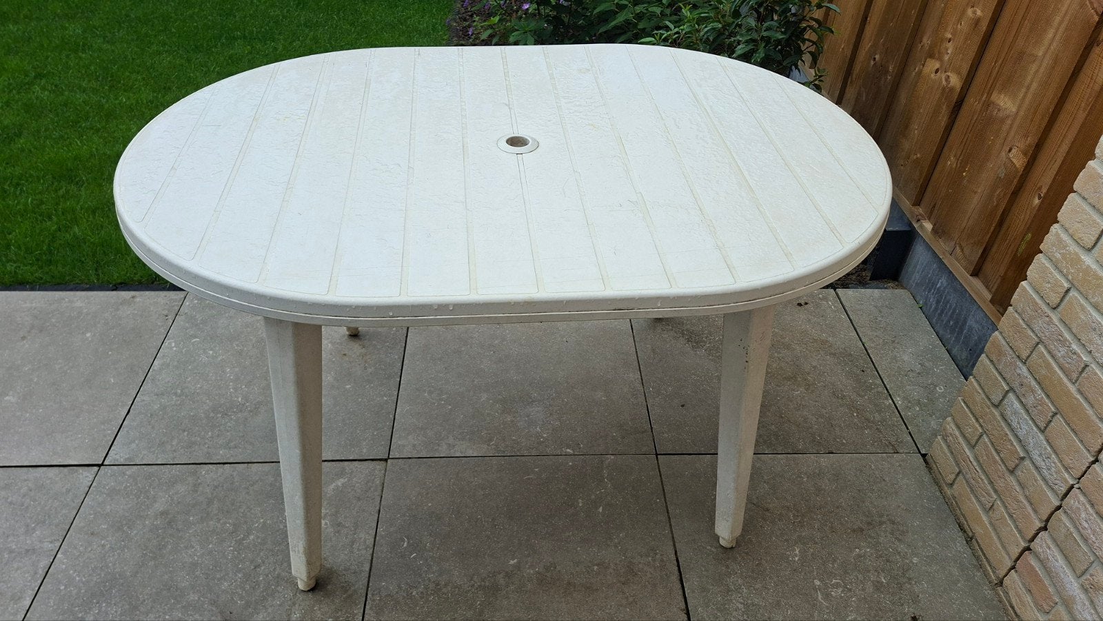 Ovale kunststof tuintafel - Gebruikt, Ophalen of Verzenden, Gebruikt, Ovaal, Kunststof
