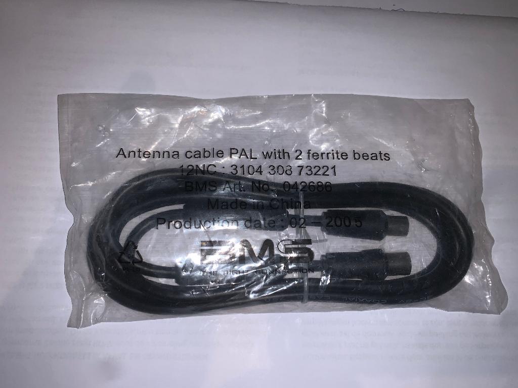 BMS PAL-antennekabel met 2 ferrietkralen., Hobby en Vrije tijd, Elektronica-componenten, Ophalen of Verzenden, Nieuw