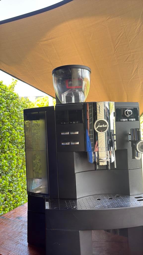 Jura Xs9 classic met cappuccinatore en bonentrechter, Ophalen, Zo goed als nieuw