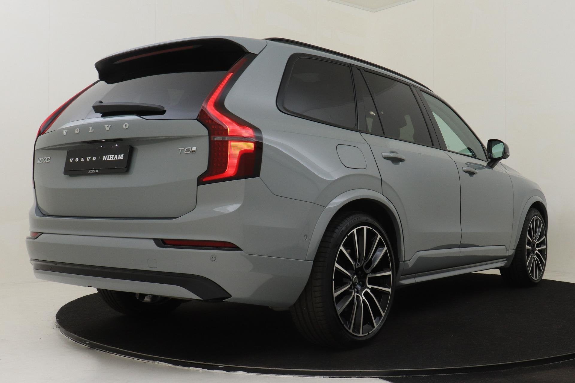 Volvo XC90 II T8 PLUG-IN HYRBID AWD PLUS DARK -PANO.DAK|HARM, Auto's, 12 maanden, Gebruikt, Euro 6, 4 cilinders