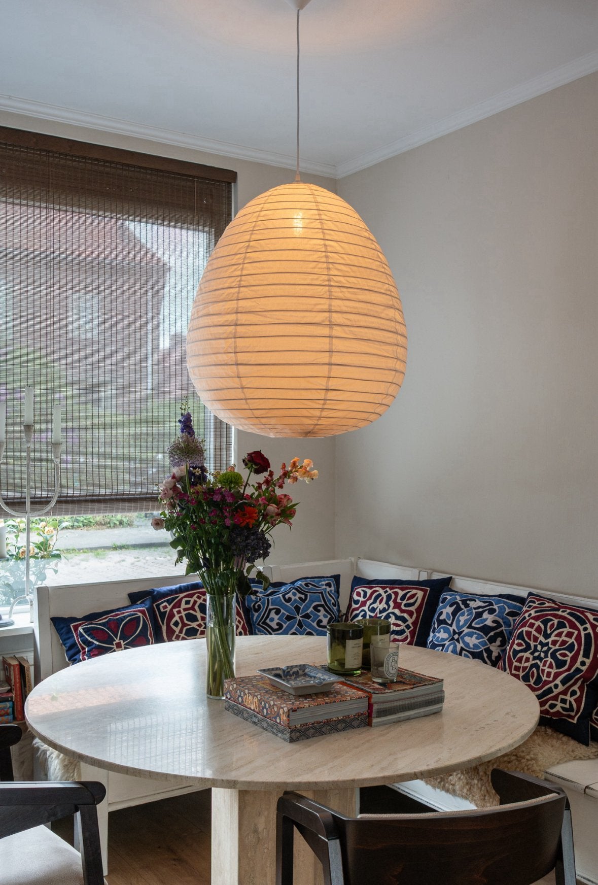 Complete eethoek: travertin eettafel + hoekbank + 3 stoelen, Ophalen, Gebruikt, Japandi, Minder dan 4 stoelen