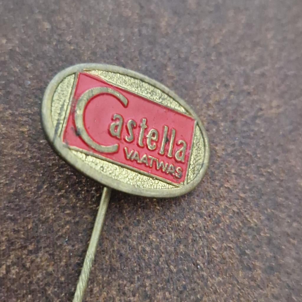 SPELDJE Castella vaatwas, Verzamelen, Speldjes, Pins en Buttons, Ophalen of Verzenden, Zo goed als nieuw, Merk
