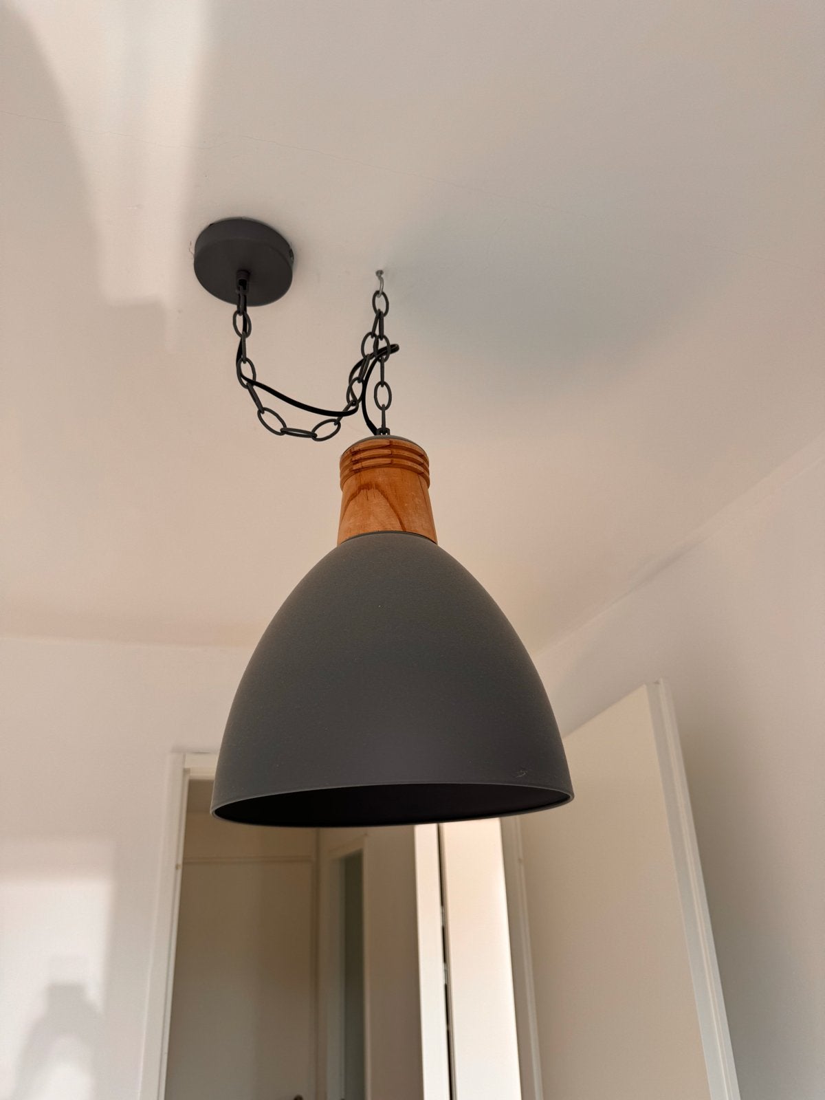 Hanglamp Grijs met Houten Detail - Modern Design, Ophalen, Zo goed als nieuw, Hout, E27 (groot)
